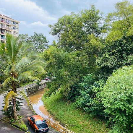 Batu Ferringhi Bayu Emas Apartment Exterior photo